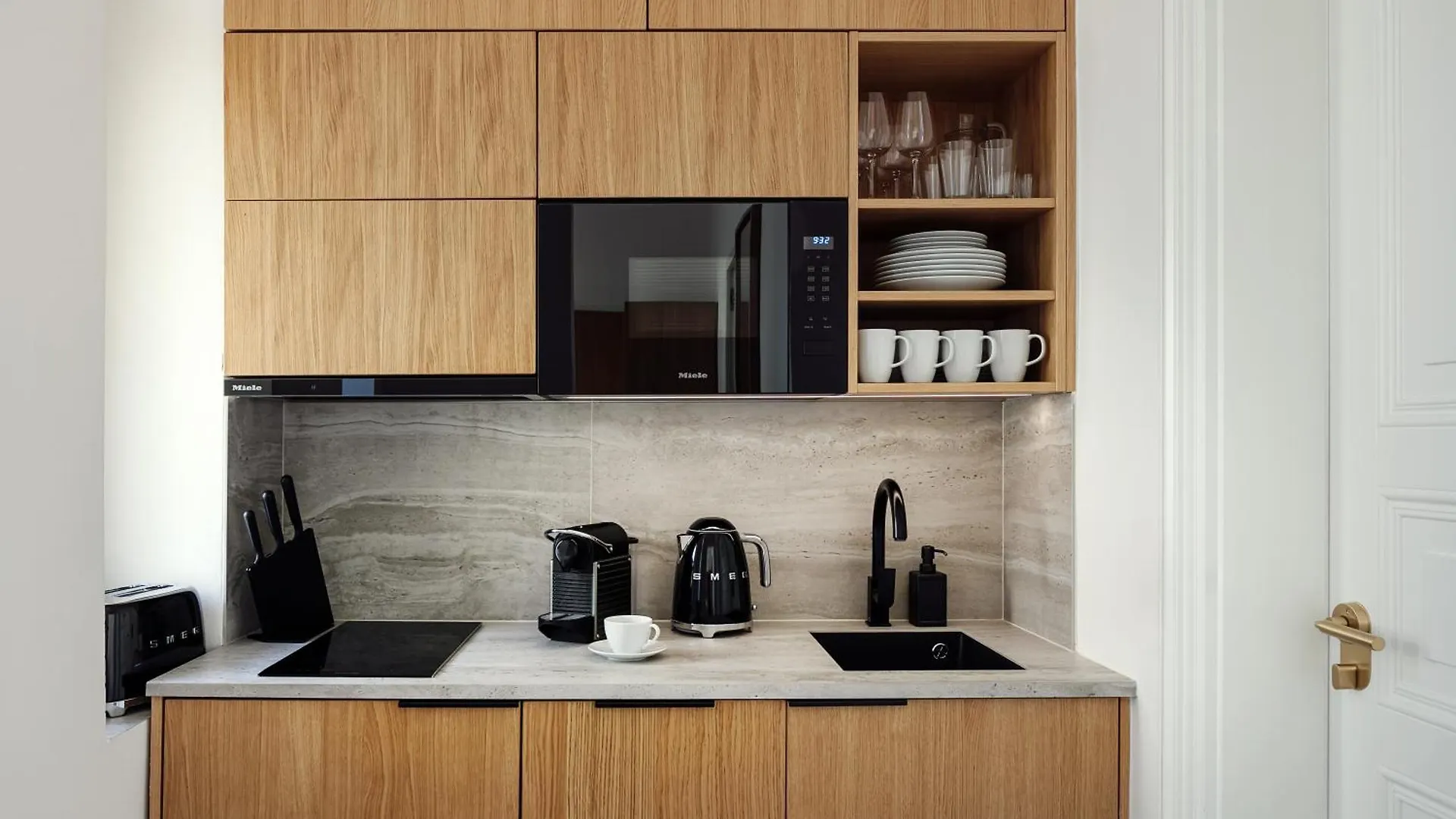 R16 Residences Прага Апарт-отель